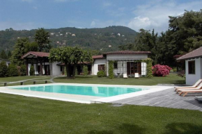 Stunning lakefront villa in Lesa Lesa